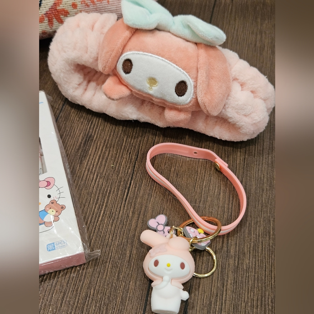 NEW Hello Kitty Zippered Tote Bag & Accessories Bundle - Picture 8 of 12